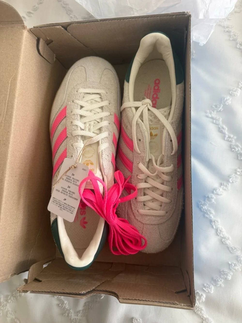 adidas Gazelle Tan and pink sneakers - Picture 3 of 5